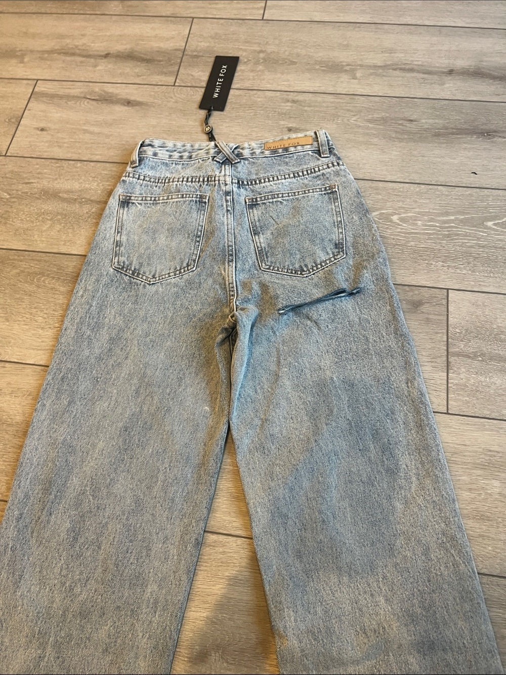 White fox nwt on replay High-Rise Straight leg cut out Jeans small - Picture 8 of 10